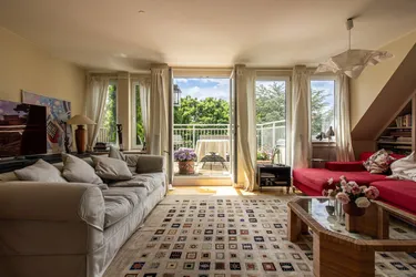 PENTHOUSE – Ruhig, Perfekt Erreichbar , WANDLUNGSFÄHIG (bis 5 Schlafräume) mit TERRASSEN und PHANTASTISCHEM AUSBLICK