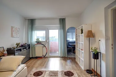 Loggia + Stellplatz: Gepflegte 3-Zimmer Wohnung in guter Lage!