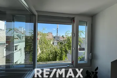 Top sanierte Dachgeschosswohnung in 1180 Wien – ideal für Singles &amp; Paare