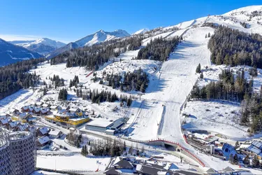 PANORAMA ALPIN GRUNDSTÜCK IN ERSTKLASSIGER LAGE – SKI IN/ SKI OUT