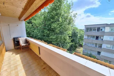 Charmante 3- Zimmer Wohnung mit Loggia und Blick ins Grüne