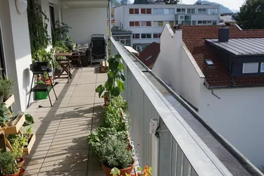 Möblierte Wohnung mit großem Balkon und Festungsblick zu vermieten 