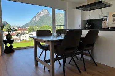 Moderne Dachgeschosswohnung mit Festungsblick in ruhiger Lage