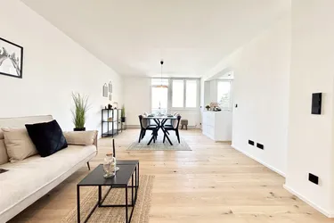 Elegantes Wohnen ohne Provision: Hochwertig sanierte 4-Zimmer-Wohnung mit Panoramablick