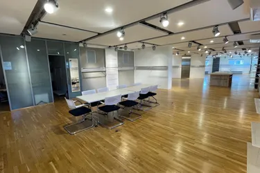 Showroom bzw. Büro inkl. Einbauküche, inkl. 1x Lager- und 1x EDV-Raum, barrierefrei, klimatisiert