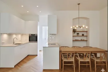 Tolle 3 Zimmer Altbau im Erstbezug - 1. OG - 2 Balkone, direkt an der Ubahn
