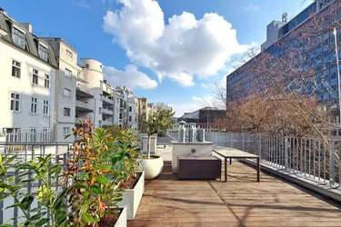 Gemütliche 3-Zimmer-DG-Wohnung mit Dachterrasse und Parkplatz bei der WKO