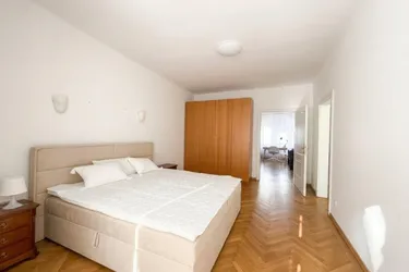 Komplett möblierte 3-Zimmer-Wohnung mit zentraler Lage