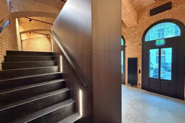 Charakterstarkes Büro-Loft – Industrie-Charme auf zwei Ebenen