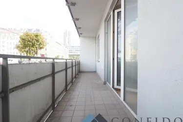 Sanier mich - Weitläufige 2 Zimmerwohnung mit Loggia nahe Höchstädtplatz!