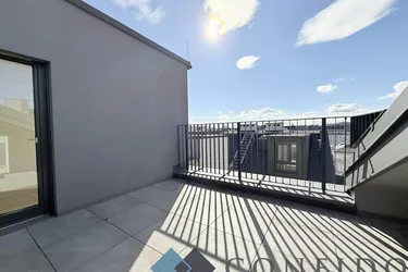 ERSTBEZUG - Dachgeschoßwohnung mit Stil und großer Terrasse in Toplage!