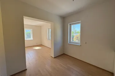 Wohnen &amp; vermieten: Haus mit 3 Einheiten – Preis auf Anfrage