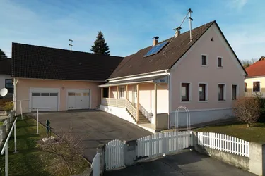 EINFAMILIENHAUS mit sonnigem Grundstück