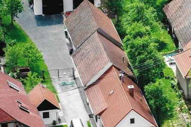 SANIERTES EINFAMILIENHAUS IN ABSOLUTER TRAUMHAFTER RUHELAGE