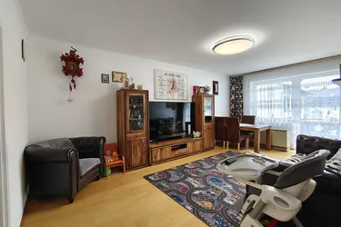 Expose Moderne 3 Zimmer Wohnung mit Balkon - provisionsfrei für die Käufer!