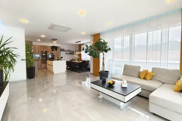 Exklusives Penthouse in Sankt Lorenzen: 135 m² Wohnfläche mit großer Süd-West-Terrasse, Tiefgarage und Klimaanlage