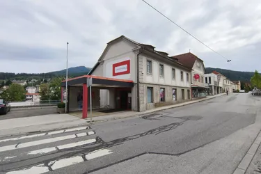 Großzügige Liegenschaft inkl. 110 m² Wohnung