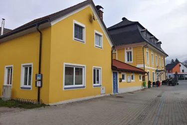 Top verpachtetes Cafe mit Zimmervermietung + exklusives Wohnhaus mit Innenhof + riesigem Stadl mit schönem Garten