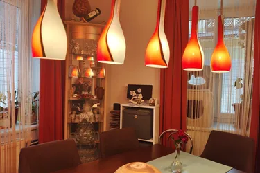 Top verpachtetes Cafe mit Zimmervermietung + exklusives Wohnhaus mit Innenhof + riesigem Stadl mit schönem Garten