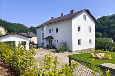 Gemeinsam wohnen, getrennt leben vereint dieses großzügige und sonnendurchflutete Haus für WG, Familie &amp; Business
