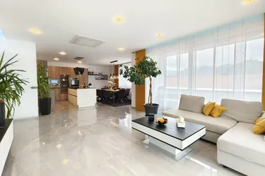 Exklusives Penthouse mit 56 m² Süd-West-Terrasse, Klimaanlage und Tiefgarage