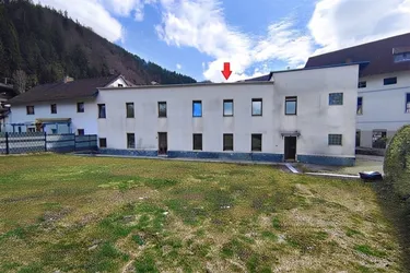 Immobilie mit 3 Wohneinheiten und Garage/Abstellplätzen - attraktives Anlagepotenzial