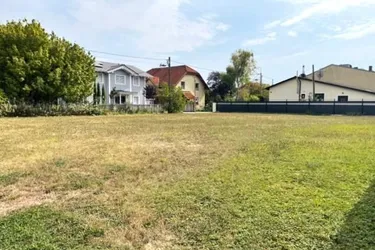 Schönes ebenes Eckgrundstück in Grünruhelage
