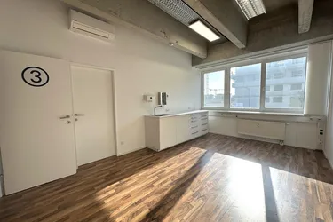 Ordination/Praxis mit großer Terrasse/Loggia | Nähe U1/Donauzentrum