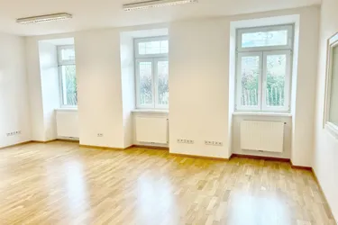 Straßenseitiges Geschäftslokal/ Büro/Studio am Lichtenwerder Platz mit Hofterrasse (Keine Gastronomie)