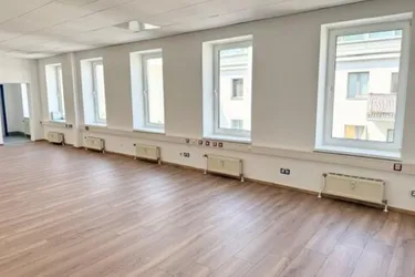 UNBEFRISTET - Modernes Büro/ Studio / Kosmetik in Hofruhelage (U-Bahn Niederhofstrasse)