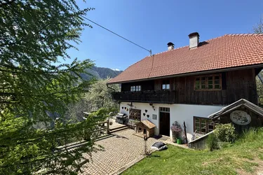 Rückzugsort mit Seltenheitswert – Rarität in sonniger Aussichtslage nahe Naturjuwel Weißensee