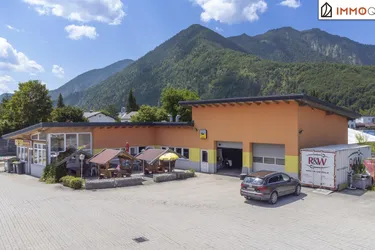 Raum für Erfolg. Platz für Visionen. - Vielseitiges Geschäftslokal mit Gastronomie, Büro, beheizter Werkstatt und vier Waschboxen in Ebensee