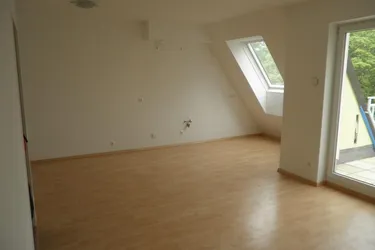 Wunderschöne und helle 3 Zimmerwohnung mit Balkon, Top 22