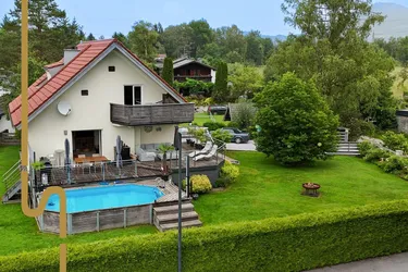 LEOPOLDSKRON-LEBEN: Einfamilienhaus mit Pool &amp; Weinkeller