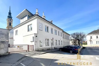 Stockerau Stadtmitte: Barrierefreie Praxis mit Stellplatz