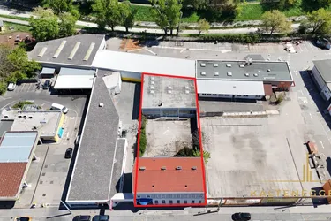 Zinshaus mit signifikantem Entwicklungspotenzial und bestandsfreien Flächen