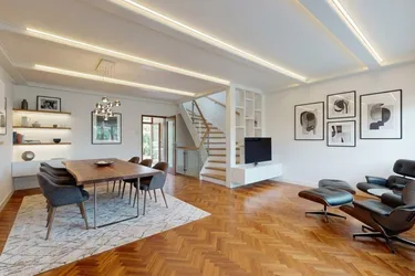 Schönes Reihenhaus mit Entwicklungsmöglichkeit in bester Lage | Garten | Loggia | Keller | Garage