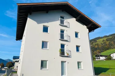 Renoviertes Mehrparteienhaus mit stabilen Mieteinnahmen / Kurzzeitvermietung