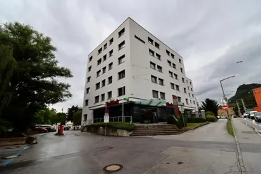 Schallmoos: Moderne Büroeinheit mit effizienter Raumaufteilung in saniertem Gebäude