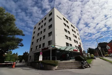 Schallmoos: Moderne Büroeinheit mit effizienter Raumaufteilung in saniertem Gebäude