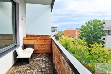 Schöne und sonnige 1,5 Zimmer Wohnung/Büro mit großer Loggia! Befristet vermietet!