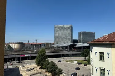 Großzügige 5-Zimmer Wohnung in zentraler Lage