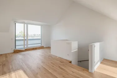 Grüne Ruhe trifft kühlen Komfort - Ihre Stadtvilla mit Ausblick