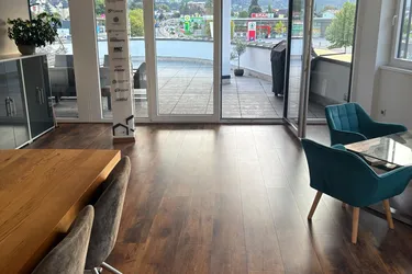 Exklusive, modern renovierte Wohnung mit großer Terrasse in Seeboden