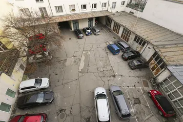 Gersthofer Straße - Autoabstellplatz unbefristet zu vermieten