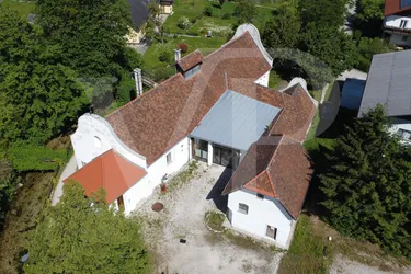Leben im historischen Hammerwerk – Freiraum für Wohnen, Kunst &amp; Visionen