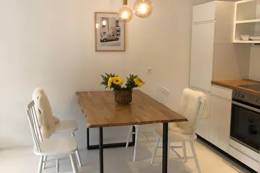 Expose Kurzzeitmiete, verfügbar ab 24.8.2023: Stylisches Studio Appartement in bester Lage 