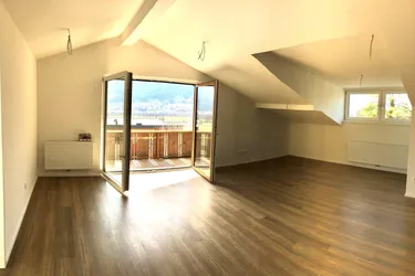 Moderne 3-Zi-Dachgeschoßwohnung mit Bergblick &amp; eigener Photovoltaikanlage