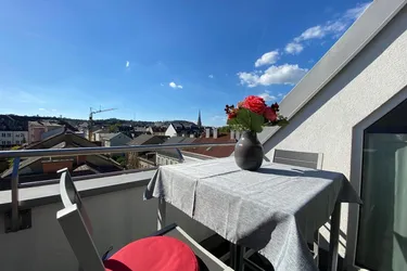 Wunderbare DG-Wohnung mitDachterrasse, Klimaanlage und Einbauküche!Nahe Med-Campus!