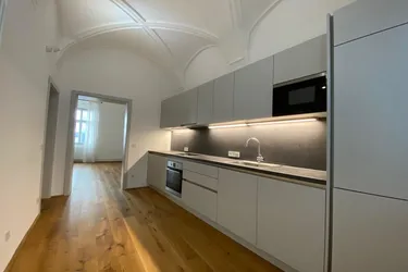 Altbau Juwel!Große, wunderschöne 2-Raum Wohnung in zentraler Toplage!